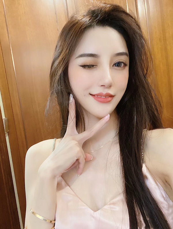 温哥华伴游模特