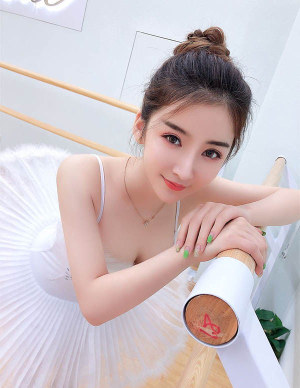 温哥华外围女大学生